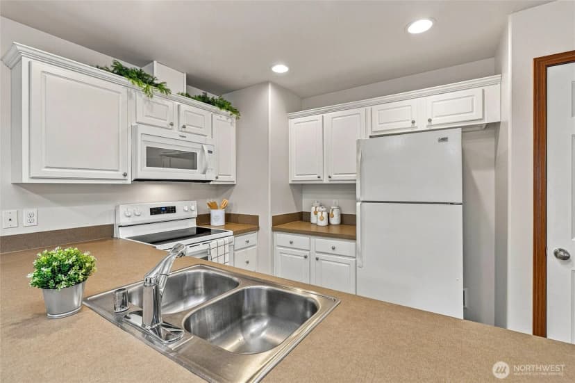 Property photo for 454 Oak Hill Lane, Burlington photo 14