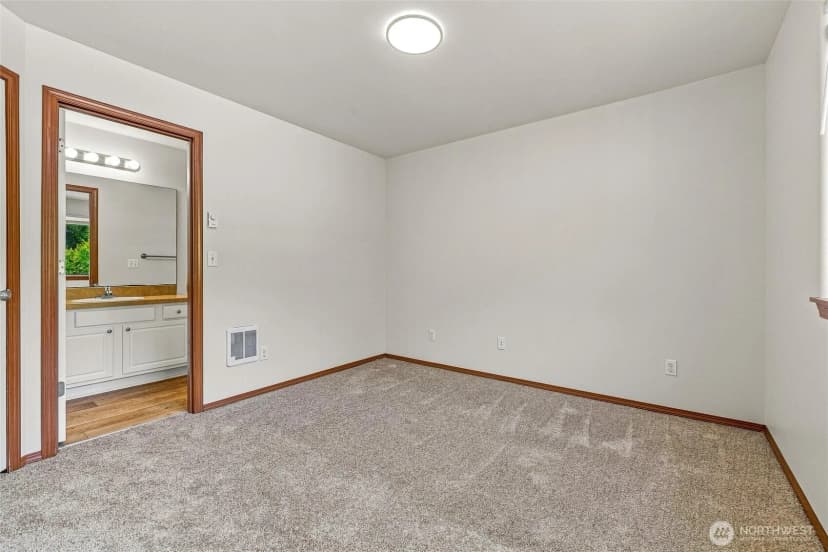 Property photo for 454 Oak Hill Lane, Burlington photo 26