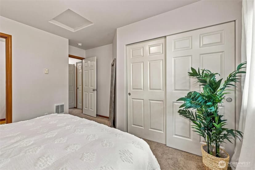 Property photo for 454 Oak Hill Lane, Burlington photo 21