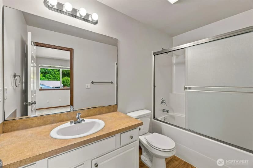 Property photo for 454 Oak Hill Lane, Burlington photo 27