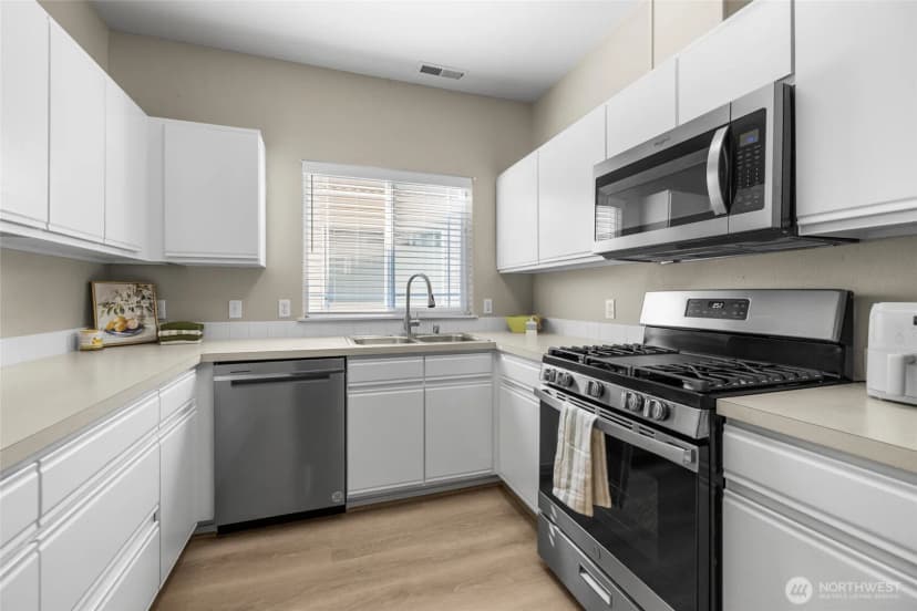 Property photo for 323 N Laventure Road #d, Mount Vernon photo 18