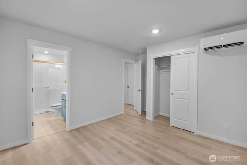 Property photo for 13216 Ne 127th Court #a, Kirkland photo 9
