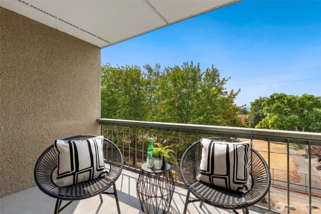 Property photo for 732 11th Avenue E #305, Seattle photo 4