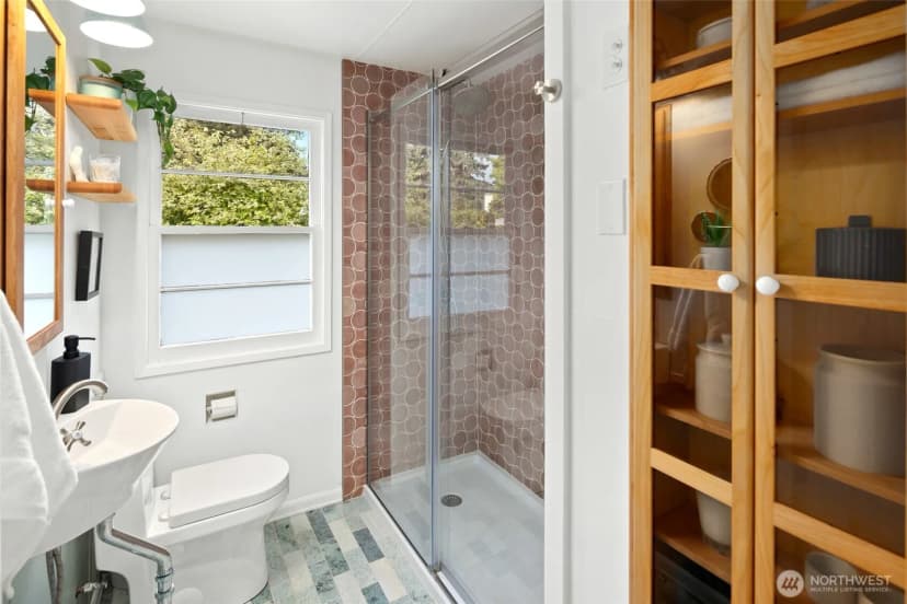 Property photo for 10708 17th Avenue Ne, Seattle photo 12