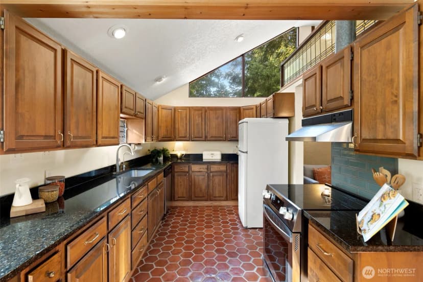 Property photo for 10708 17th Avenue Ne, Seattle photo 6