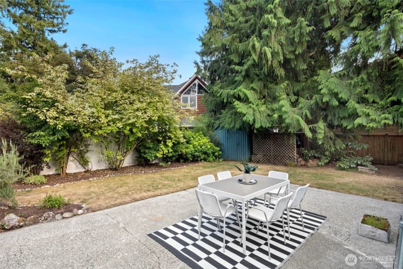 Property photo for 10708 17th Avenue Ne, Seattle photo 19
