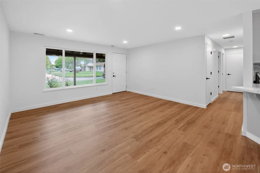 Property photo for 320 213th Place Sw, Bothell photo 9