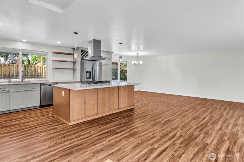 Property photo for 7902 89th Avenue Sw, Lakewood photo 3