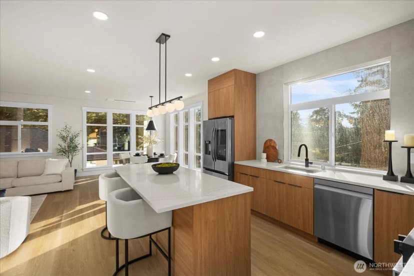 Property photo for 14308 Roslyn Place N, Seattle photo 8
