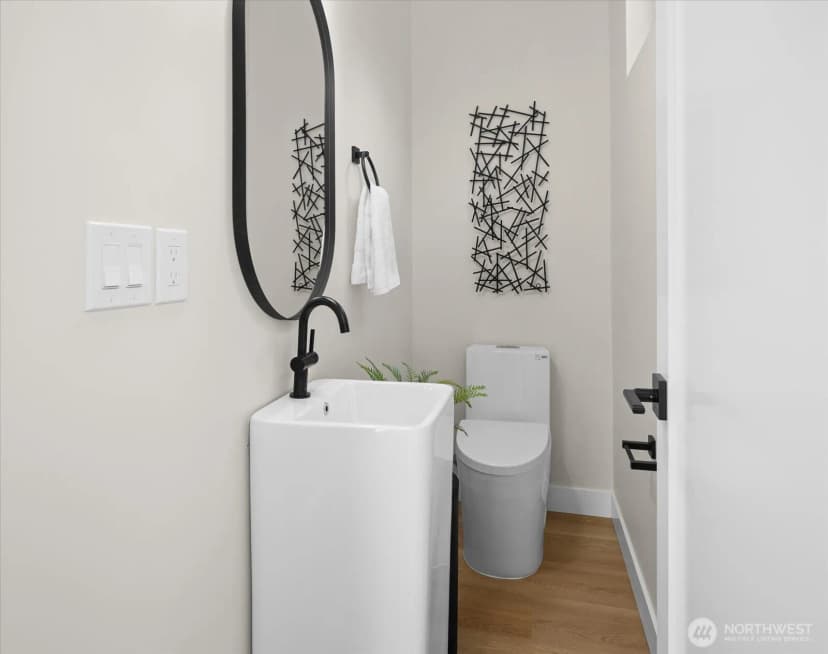 Property photo for 14308 Roslyn Place N, Seattle photo 10