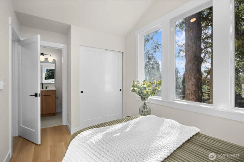 Property photo for 14308 Roslyn Place N, Seattle photo 16
