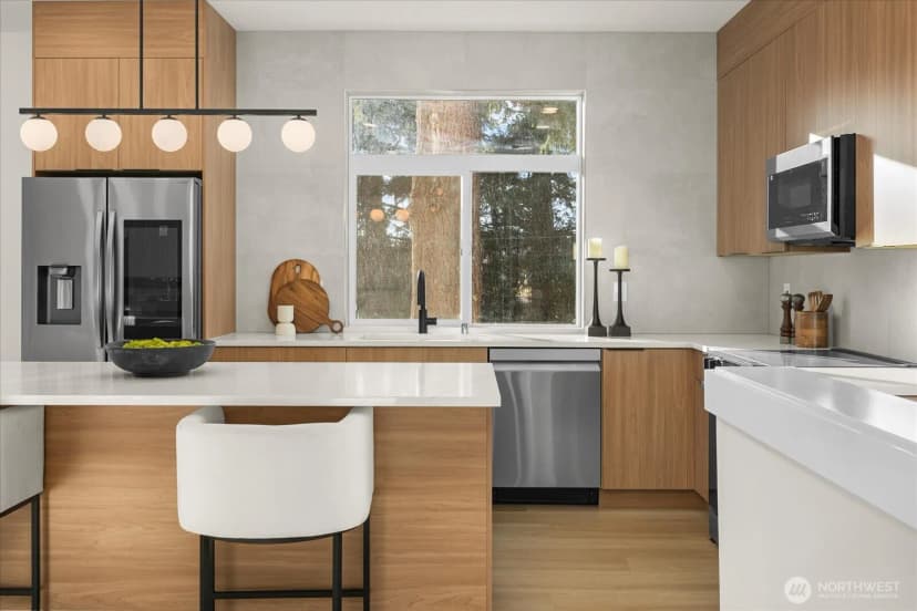 Property photo for 14308 Roslyn Place N, Seattle photo 6