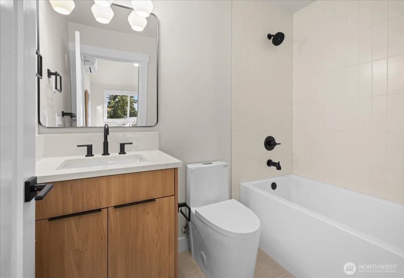 Property photo for 14308 Roslyn Place N, Seattle photo 17