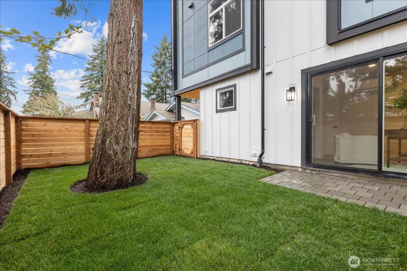 Property photo for 14308 Roslyn Place N, Seattle photo 23