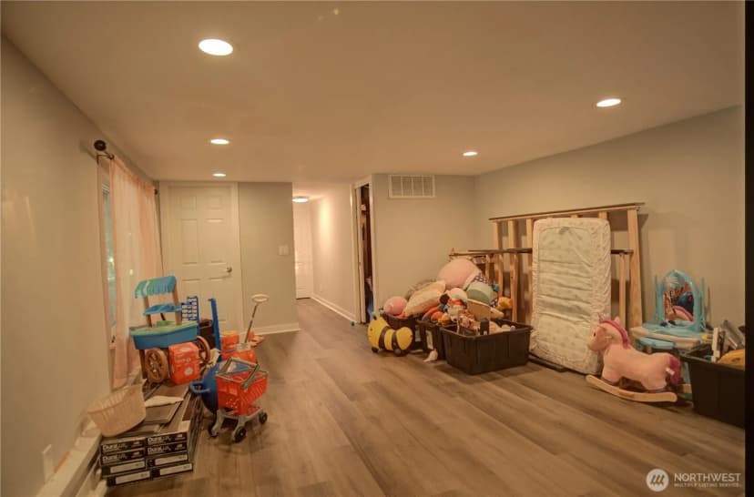Property photo for 17102 146 Avenue Se, Renton photo 30