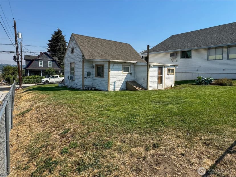Property photo for 800 Methow Street, Wenatchee photo 11