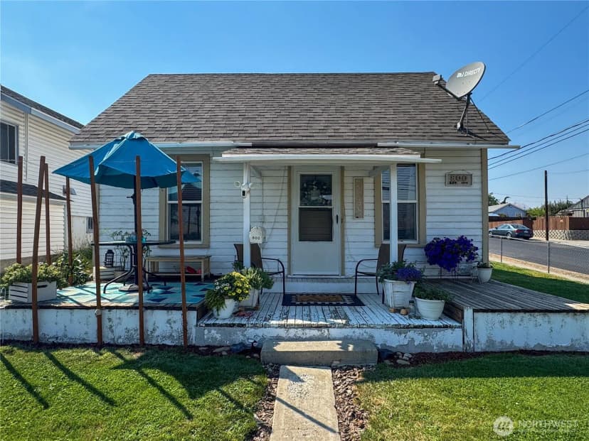 Property photo for 800 Methow Street, Wenatchee photo 2