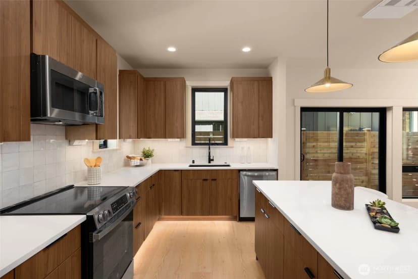Property photo for 12908 Ne 70th Place, Kirkland photo 15