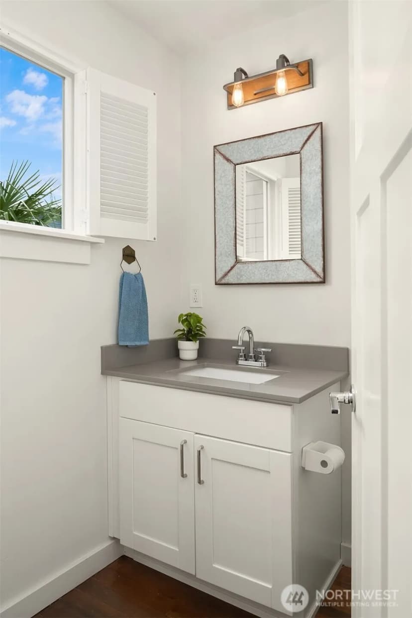 Property photo for 227 29th Avenue E, Seattle photo 17