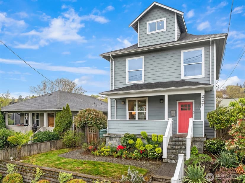 Property photo for 227 29th Avenue E, Seattle photo 3