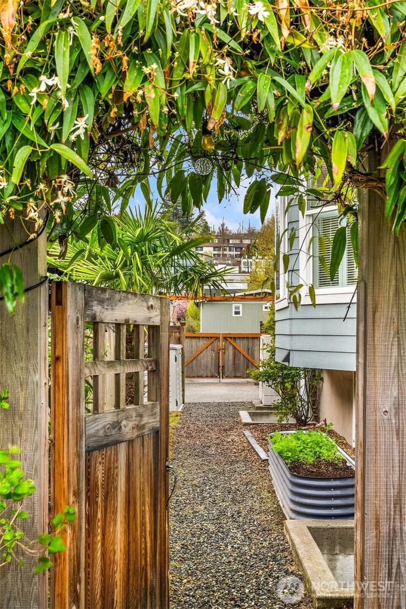 Property photo for 227 29th Avenue E, Seattle photo 33