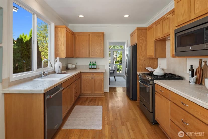 Property photo for 1543 Ne Iris Street, Issaquah photo 14