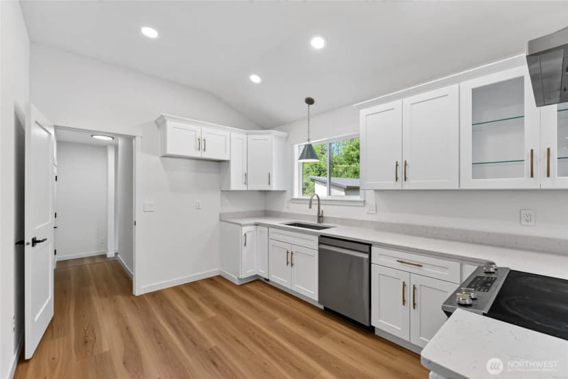 Property photo for 31419 Mountain Hwy E, Eatonville photo 10