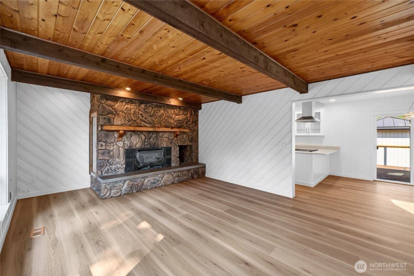 Property photo for 31419 Mountain Hwy E, Eatonville photo 5