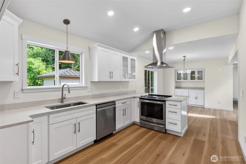Property photo for 31419 Mountain Hwy E, Eatonville photo 8