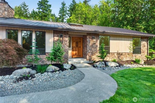 Property photo for 31419 Mountain Hwy E, Eatonville photo 2