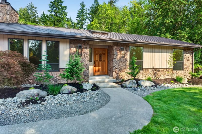 Property photo for 31419 Mountain Hwy E, Eatonville photo 2