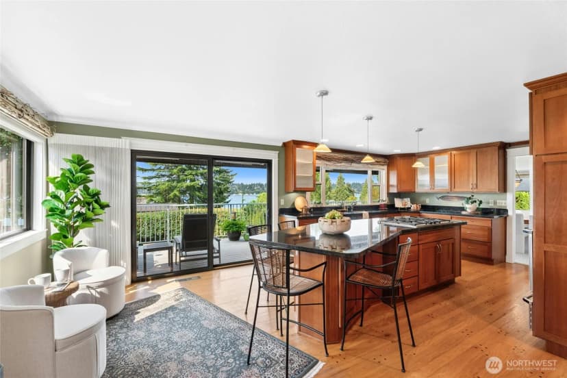 Property photo for 12530 Holmes Point Drive Ne, Kirkland photo 8