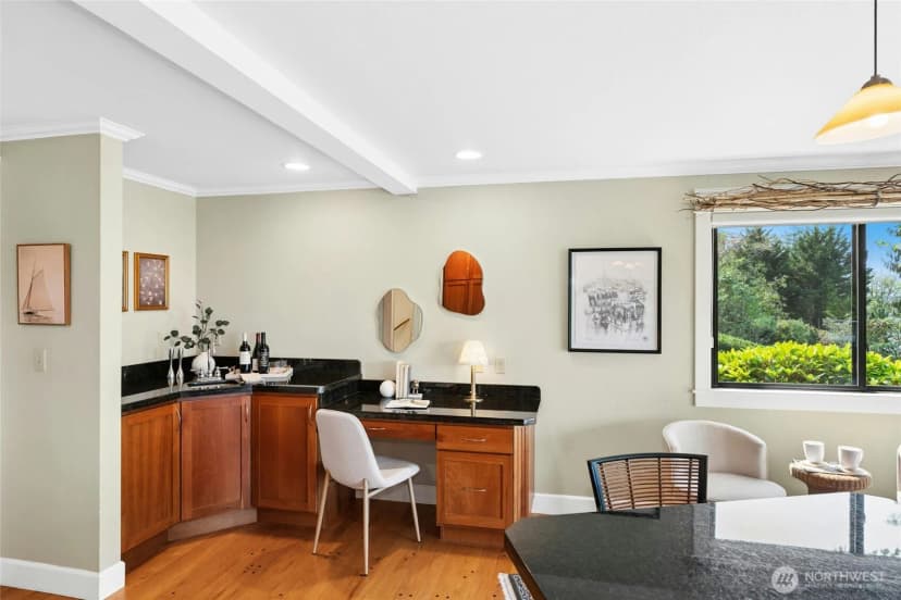 Property photo for 12530 Holmes Point Drive Ne, Kirkland photo 12