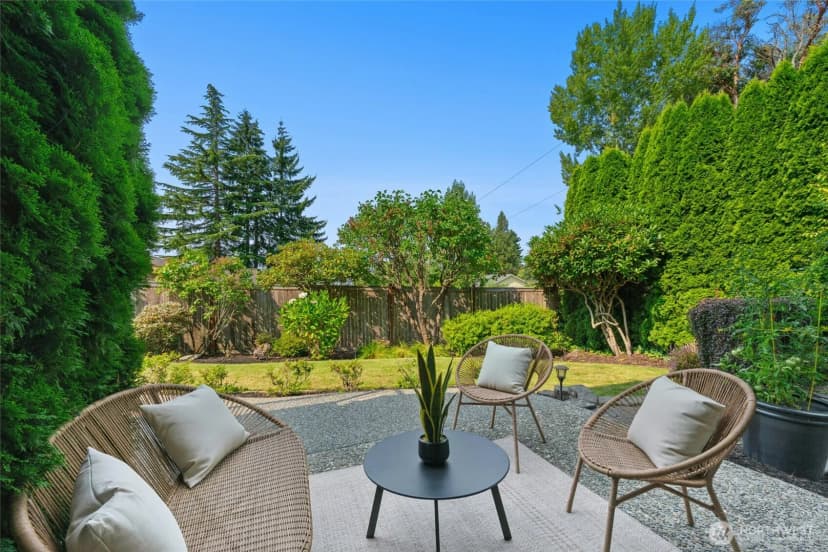 Property photo for 12530 Holmes Point Drive Ne, Kirkland photo 25