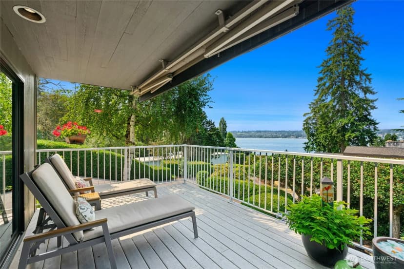 Property photo for 12530 Holmes Point Drive Ne, Kirkland photo 10