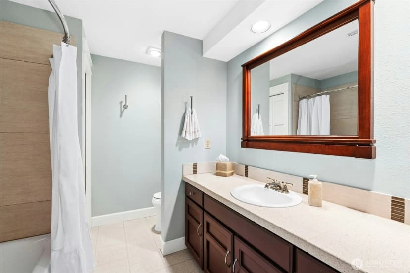 Property photo for 12530 Holmes Point Drive Ne, Kirkland photo 22
