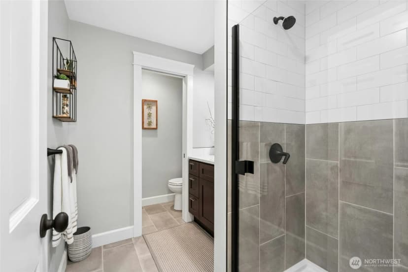 Property photo for 12530 Holmes Point Drive Ne, Kirkland photo 30