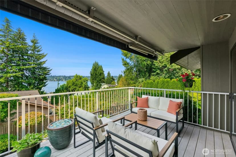 Property photo for 12530 Holmes Point Drive Ne, Kirkland photo 11