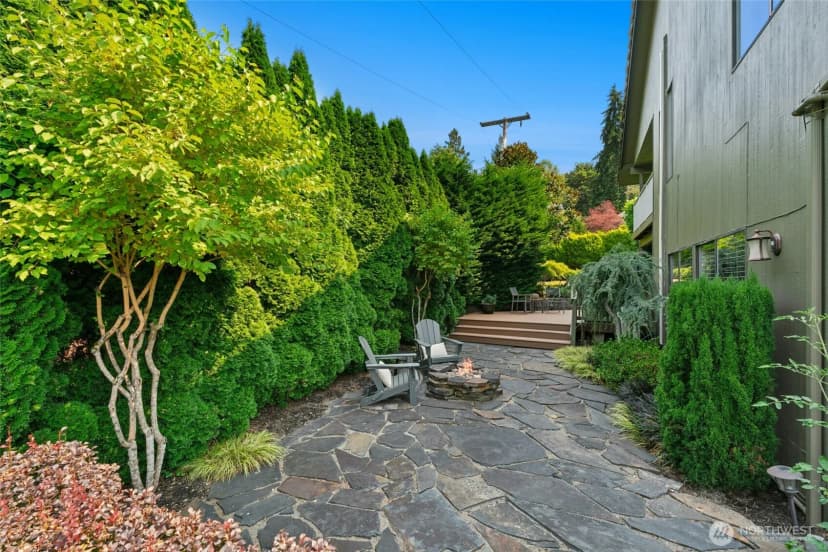 Property photo for 12530 Holmes Point Drive Ne, Kirkland photo 33