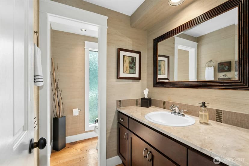 Property photo for 12530 Holmes Point Drive Ne, Kirkland photo 15