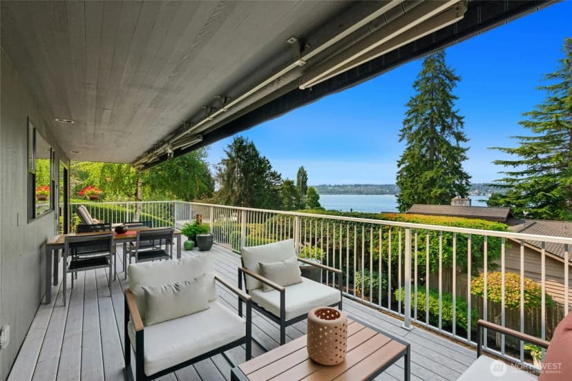 Property photo for 12530 Holmes Point Drive Ne, Kirkland photo 2