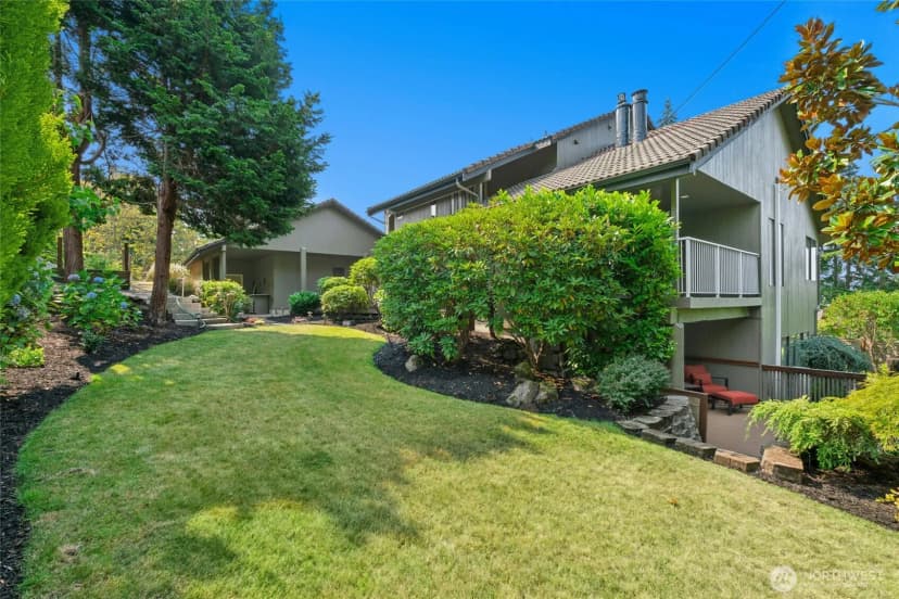 Property photo for 12530 Holmes Point Drive Ne, Kirkland photo 38
