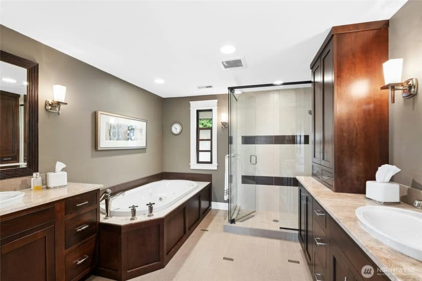 Property photo for 12530 Holmes Point Drive Ne, Kirkland photo 19