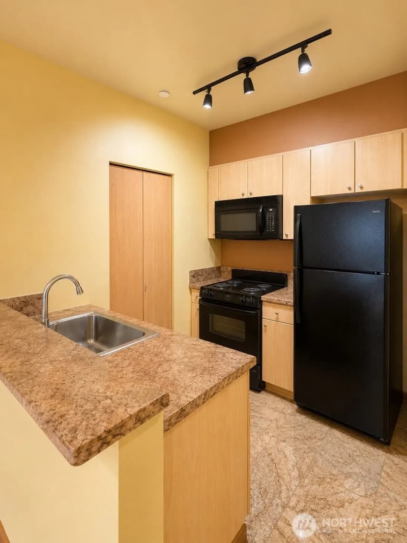 Property photo for 668 S Lane Street #406, Seattle photo 8