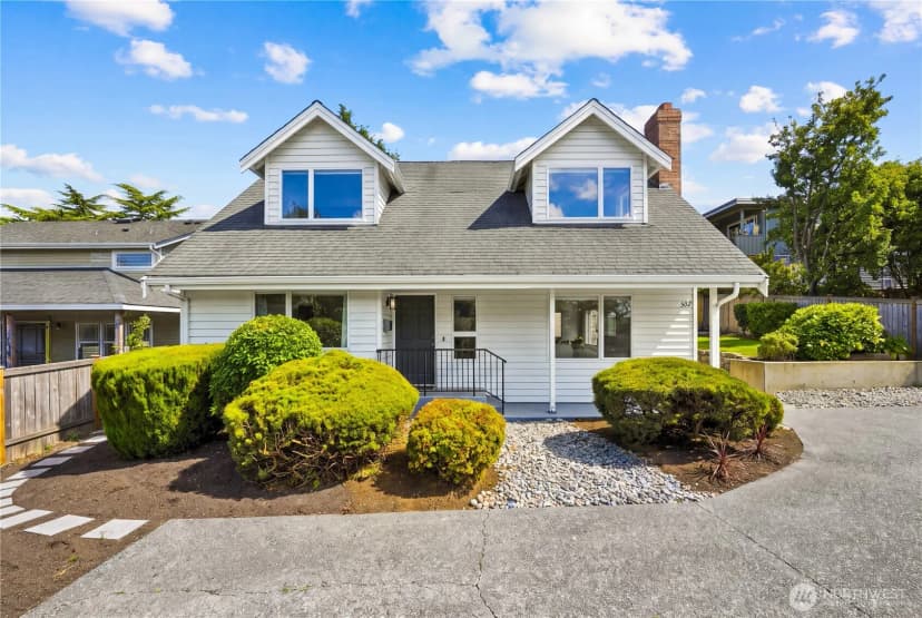 Property photo for 502 3rd Avenue N, Edmonds photo 2