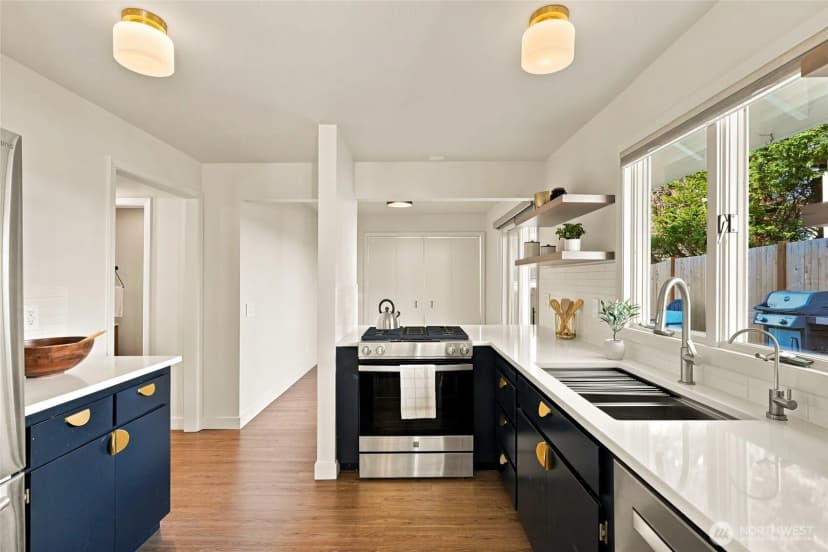 Property photo for 502 3rd Avenue N, Edmonds photo 12