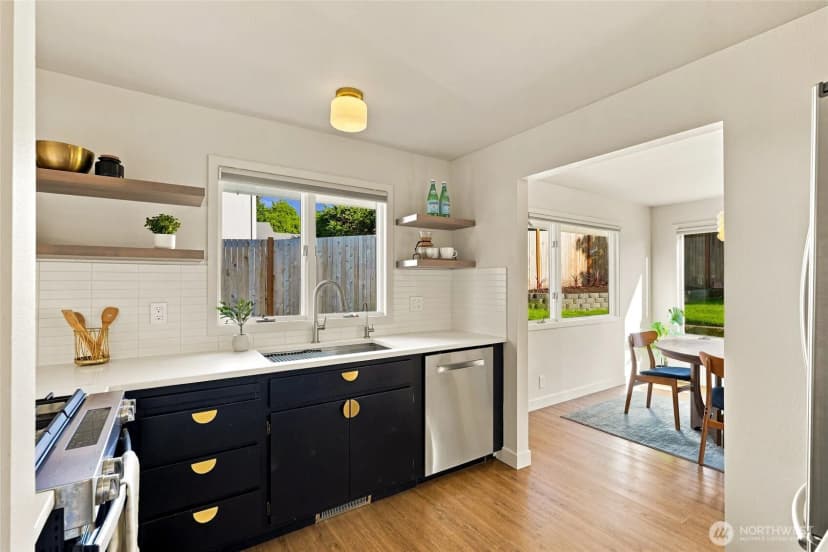 Property photo for 502 3rd Avenue N, Edmonds photo 11