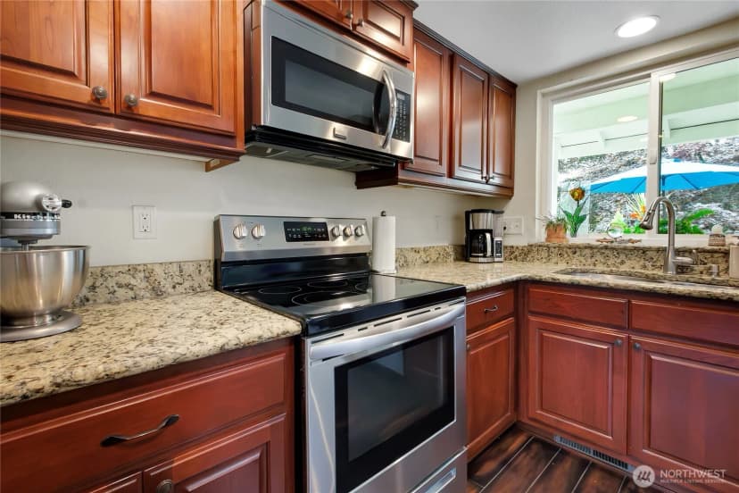 Property photo for 9628 108th Avenue Ct Sw, Lakewood photo 10