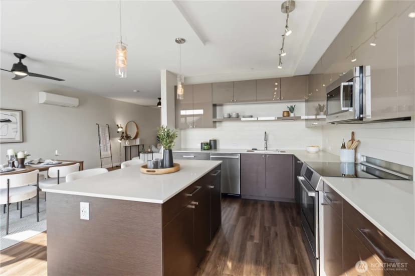 Property photo for 6800 Greenwood Avenue N #303, Seattle photo 9