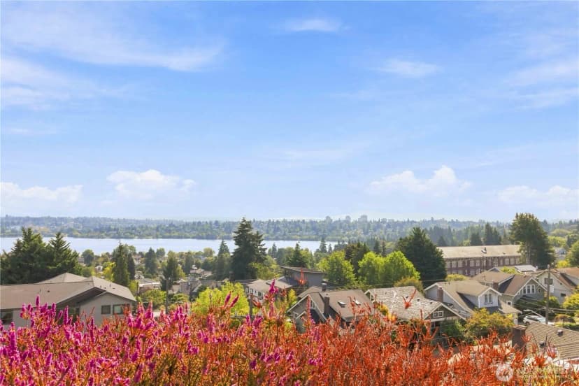 Property photo for 6800 Greenwood Avenue N #303, Seattle photo 21